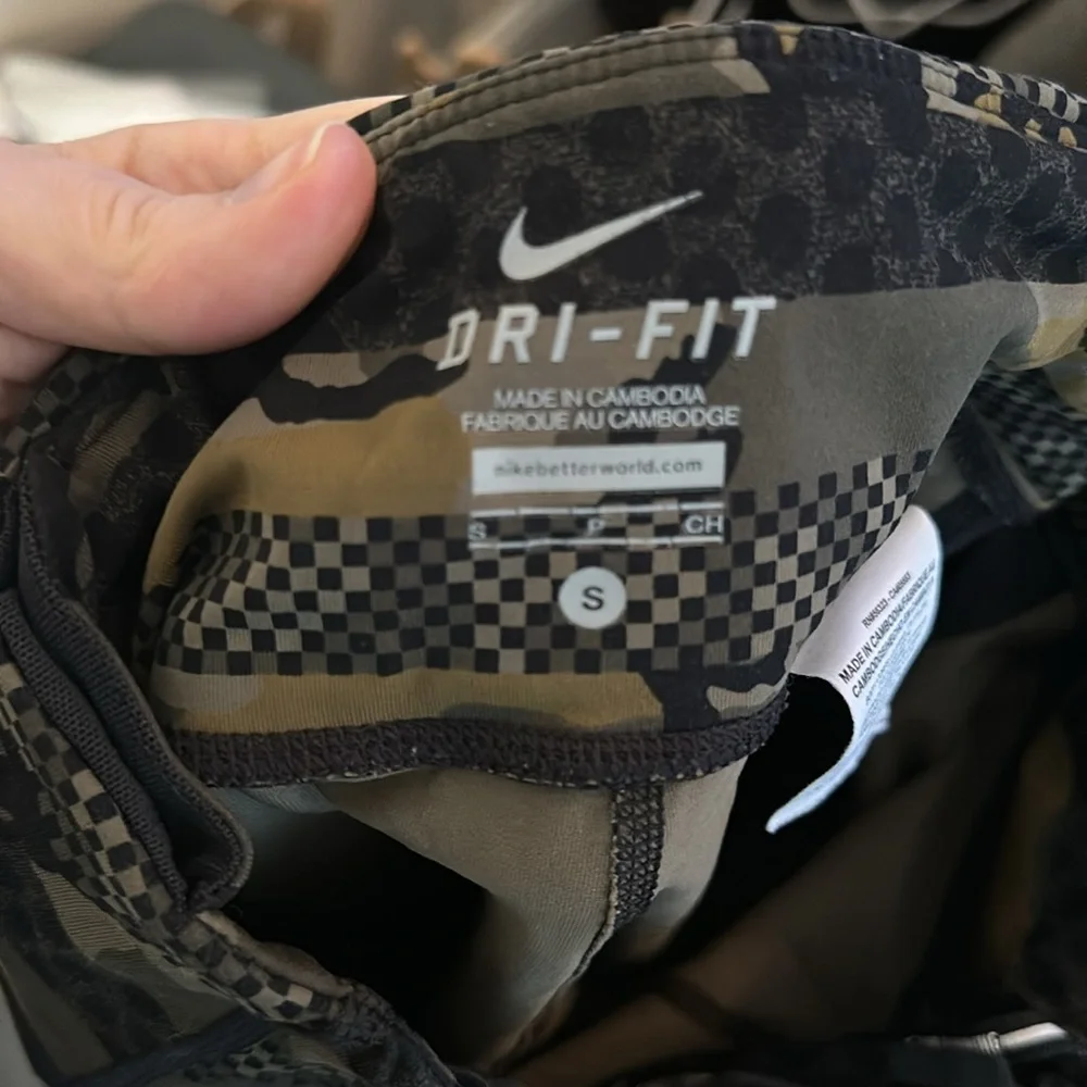 Nike Dri-Fit Clash Epic Leggings in Green Camo Stripe
